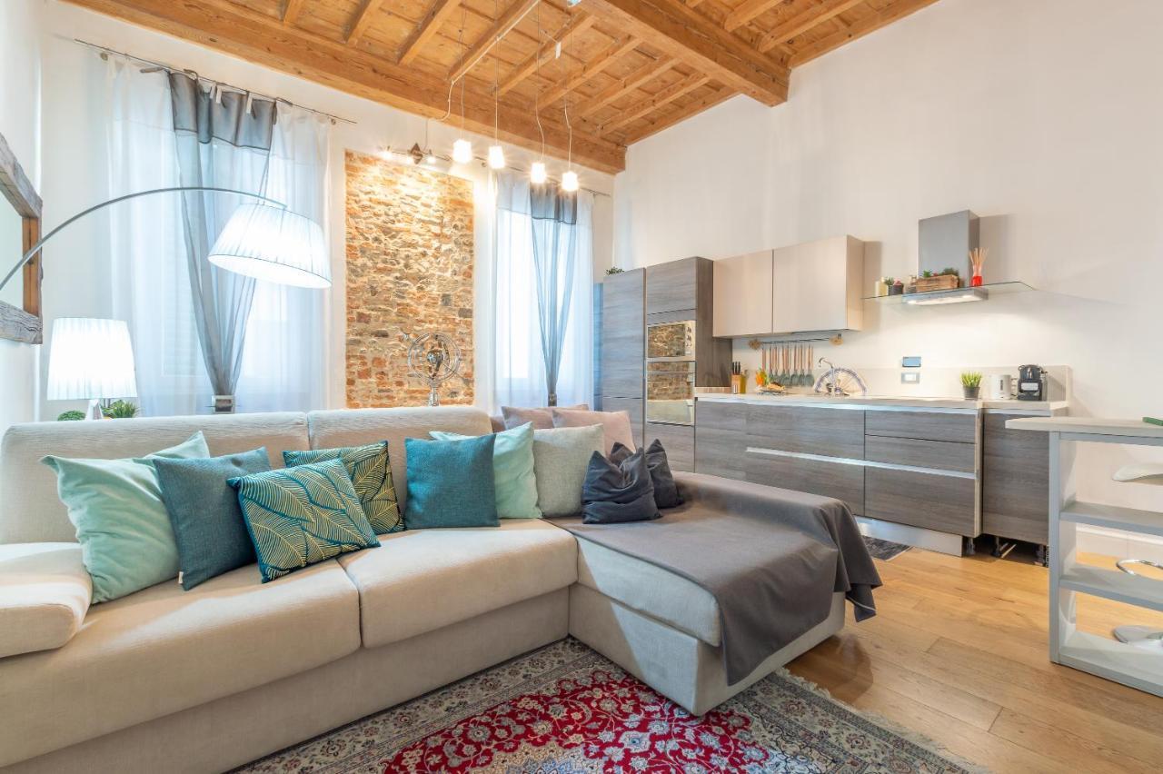 Appartement E Quindi Uscimmo A Riveder Le Stelle *