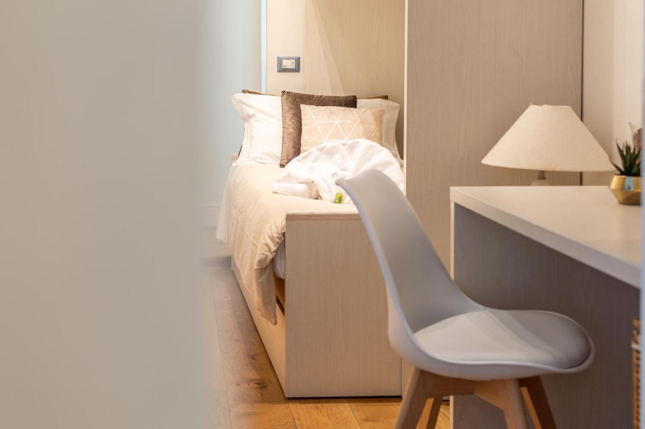 Appartement E Quindi Uscimmo A Riveder Le Stelle *